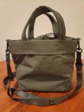 Lululemon On My Level Tote Bag (Willowleaf/Green)
